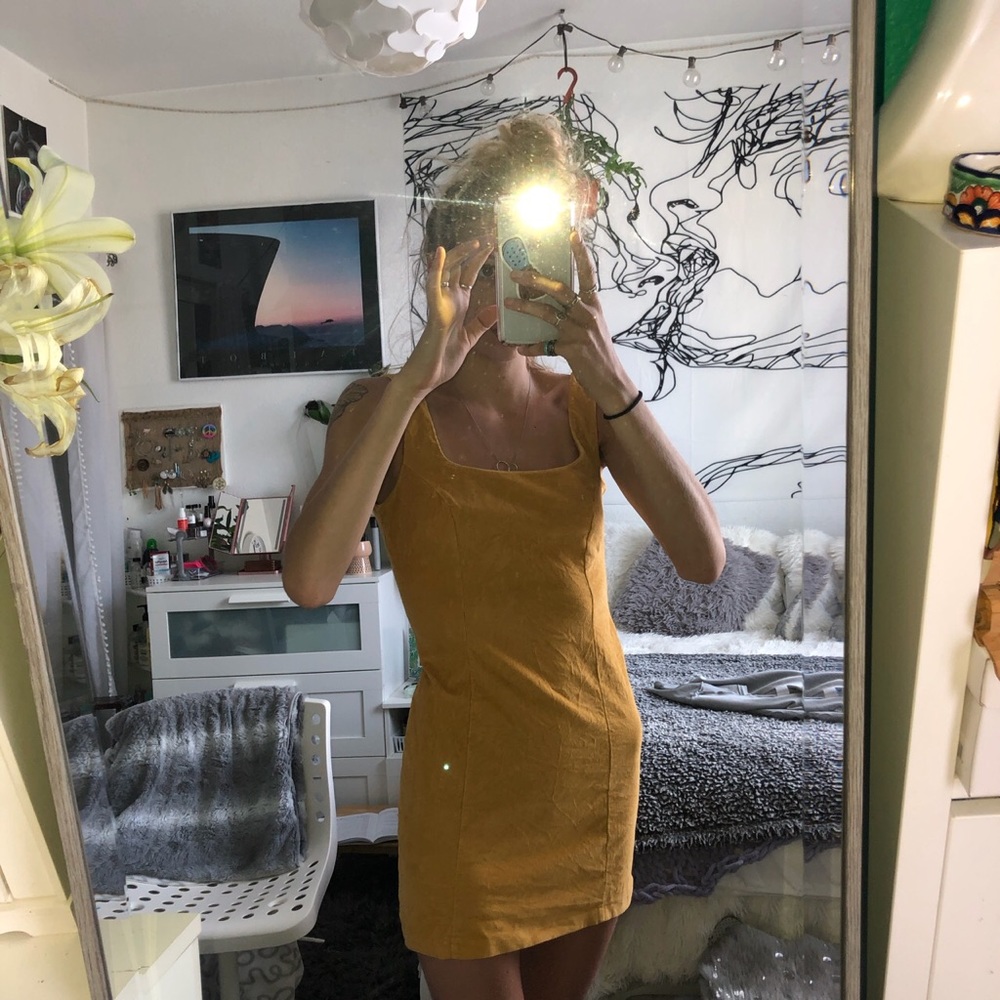 A yellow dress